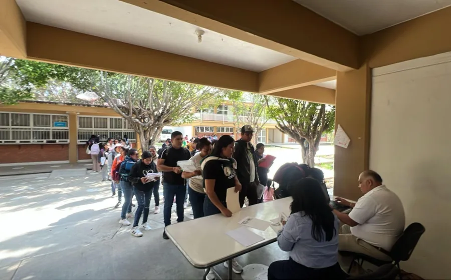 Entrega IEEPO becas de Estrategia Nacional de Iniciación a la Docencia en el Medio Indígena