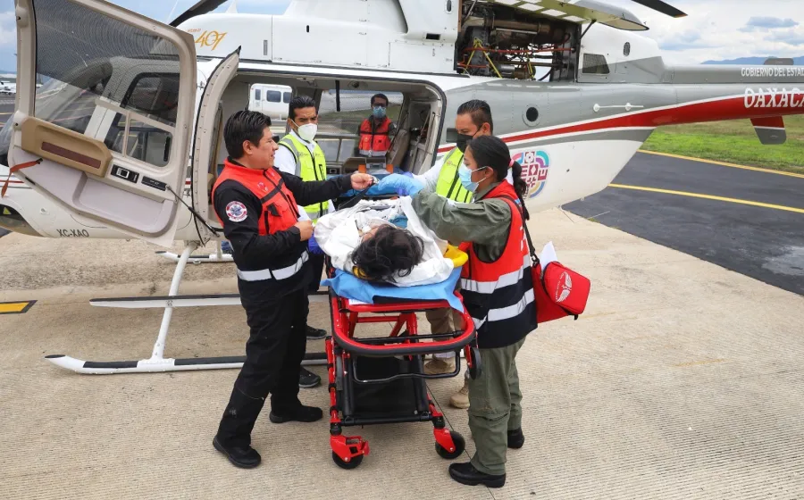 Trasladan a mujer embarazada al Hospital Regional de Alta Especialidad de Oaxaca