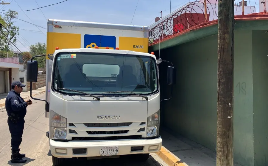 Localizan camión de Coppel reportado como robado