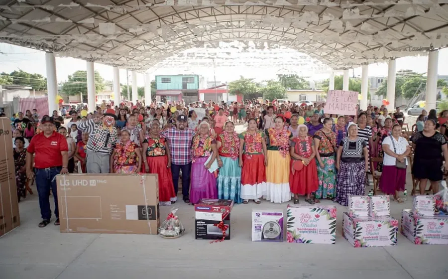 Rinden merecido homenaje a mujeres juchitecas, a través del #EquipoEMP con el Festival ¡GRACIAS MAMÁ!