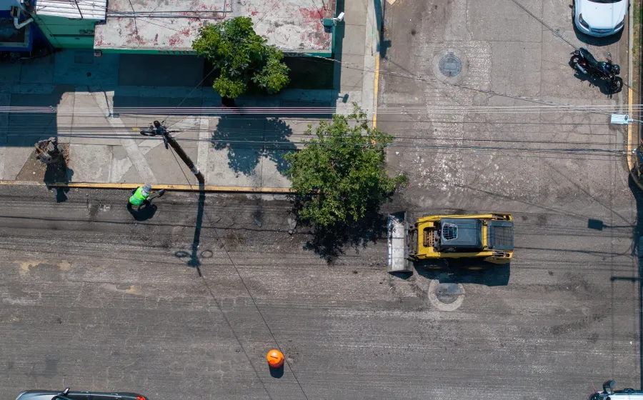 Municipio de Oaxaca de Juárez y Gobierno del Estado refuerzan acciones de bacheo en vialidades de la capital
