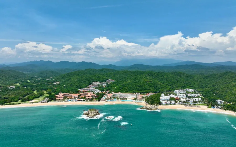 Obtiene Bahías de Huatulco certificación internacional para cuatro playas