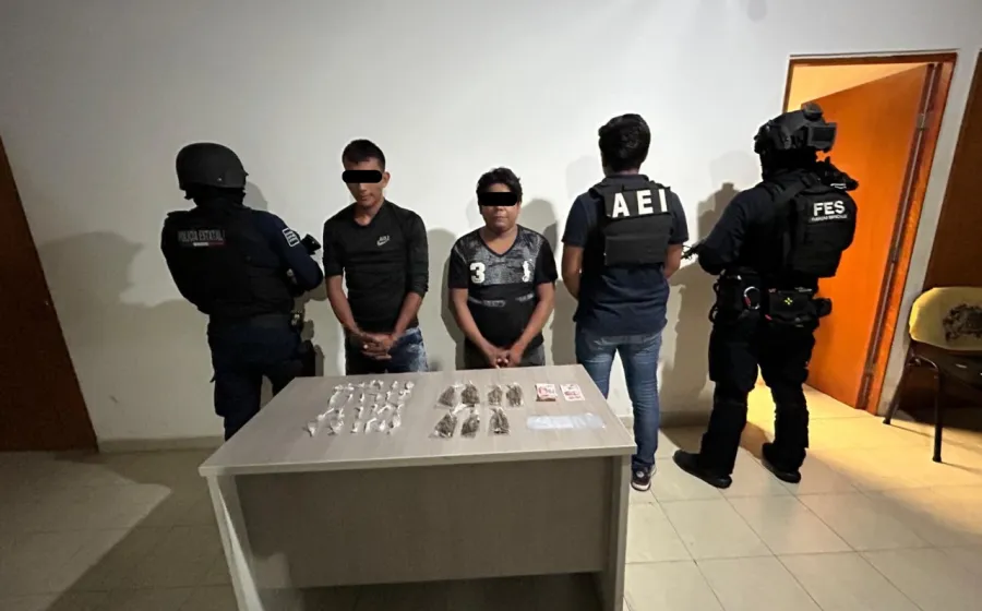 Detienen a dos hombres por narcomenudeo durante operativos en el Istmo