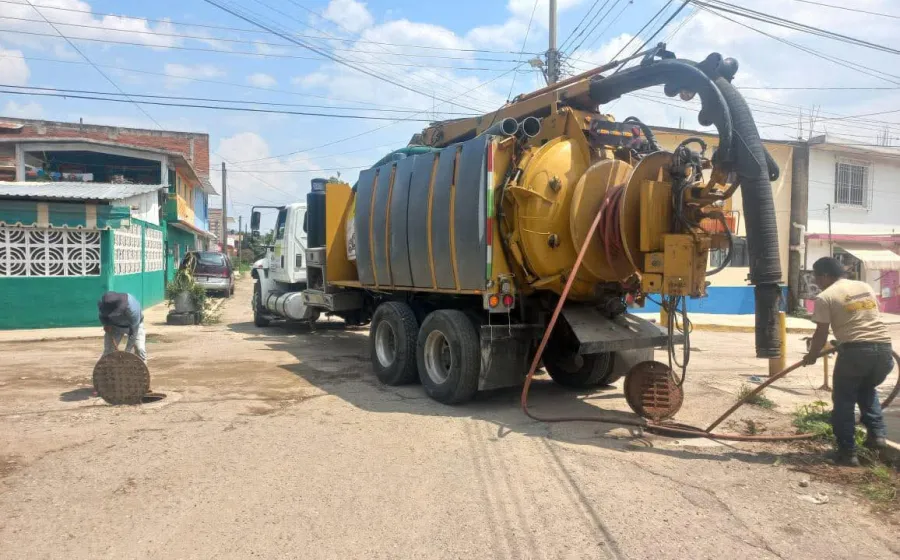 Municipio de Oaxaca de Juárez restablece más de 9 mil metros de drenaje en colonias y agencias de la capital