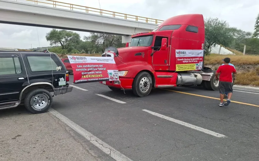 Bloqueo en Cuacnopalan-Oaxaca por transportistas