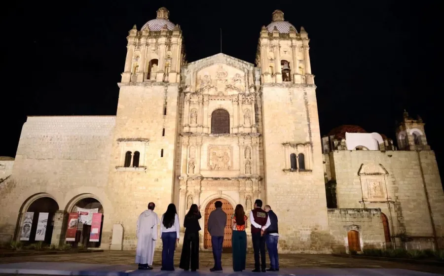 Con el programa Oaxaca Brilla se ilumina el ex convento de Santo Domingo de Guzmán