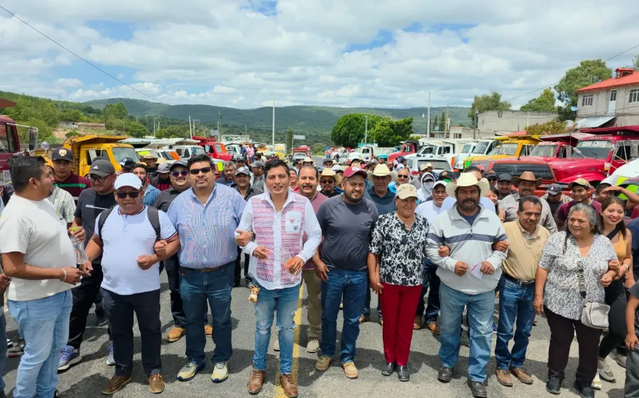 Camioneros piden que obra carretera en la Mixteca sea para locales