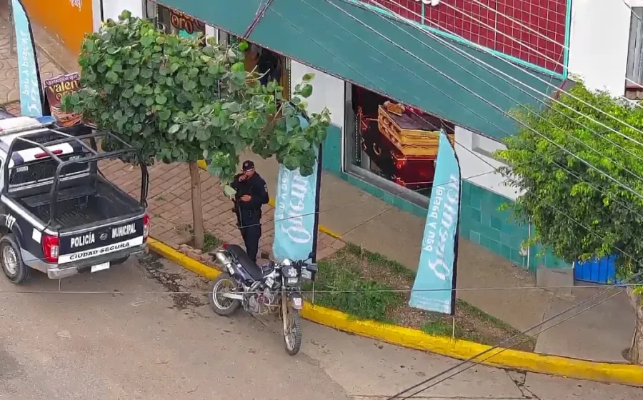 Detiene a probables responsables de robo a pastelería