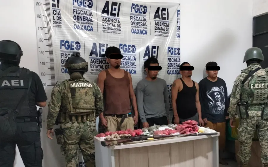 Tras cateo en la región de la Costa: detienen a cuatro personas, aseguran armas y drogas