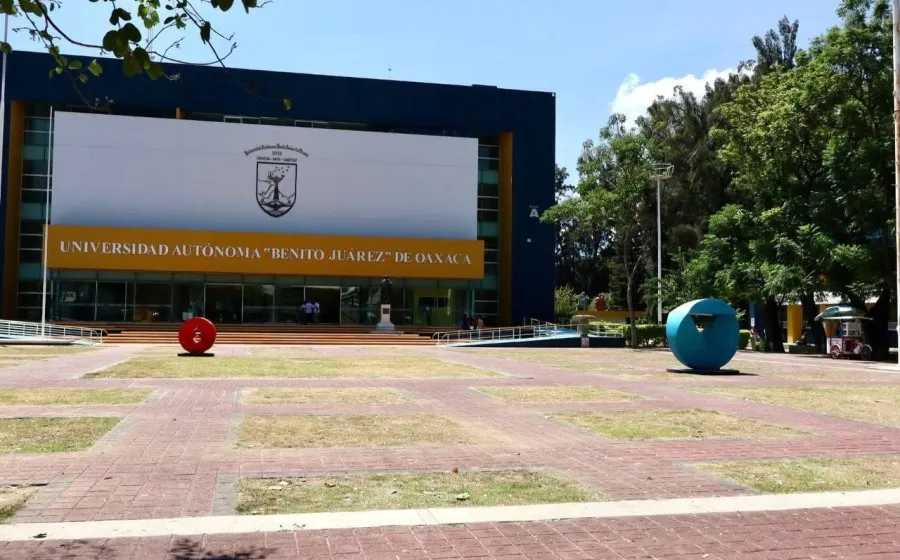 Concluyen vacaciones de verano en la UABJO 