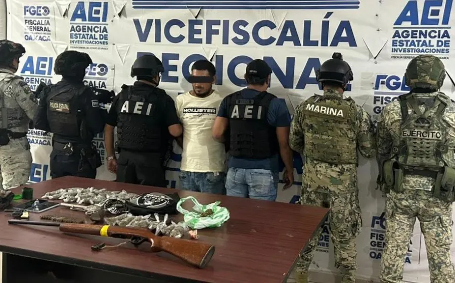 Con Operación Sable, durante cateo en la región de la Costa: detiene a una persona, asegura dosis de droga y armas de fuego