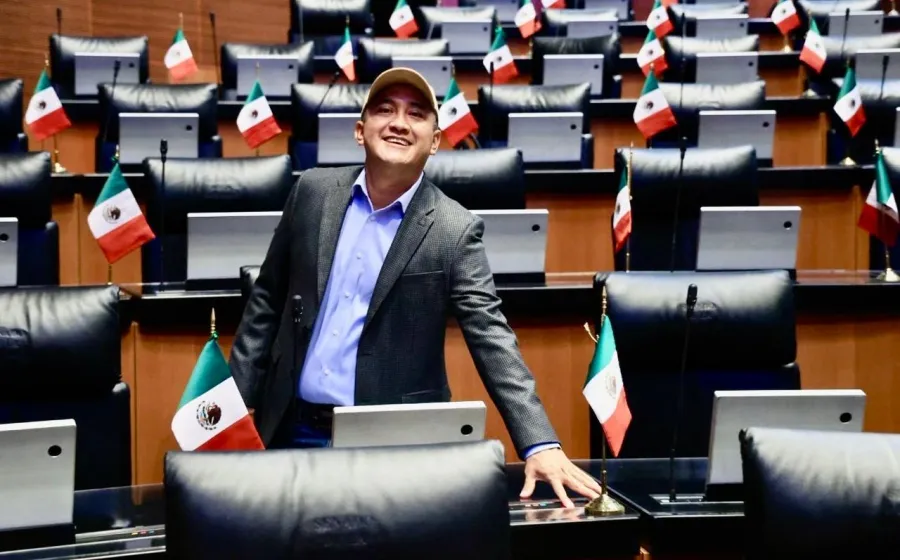 Pide Nino Morales gritar Viva México exaltando raíces indígenas