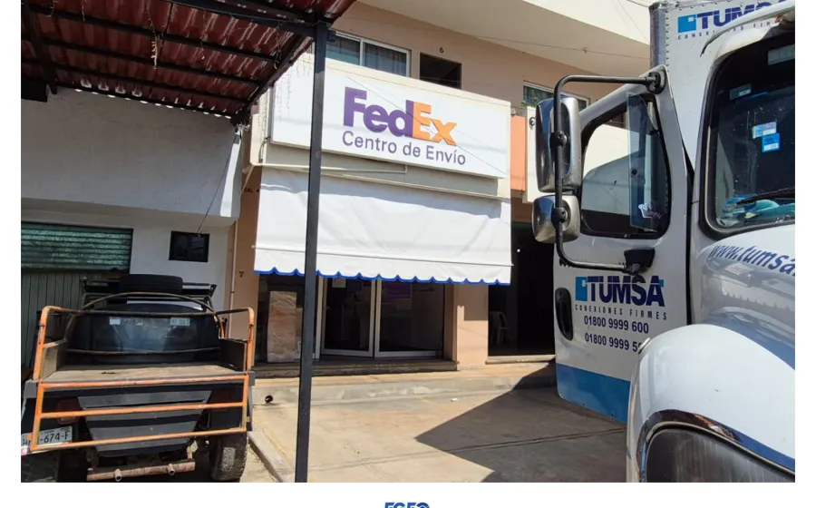 Cateo en establecimiento de paquetería permite asegurar paquete con cocaína, marihuana y cristal en Pinotepa 