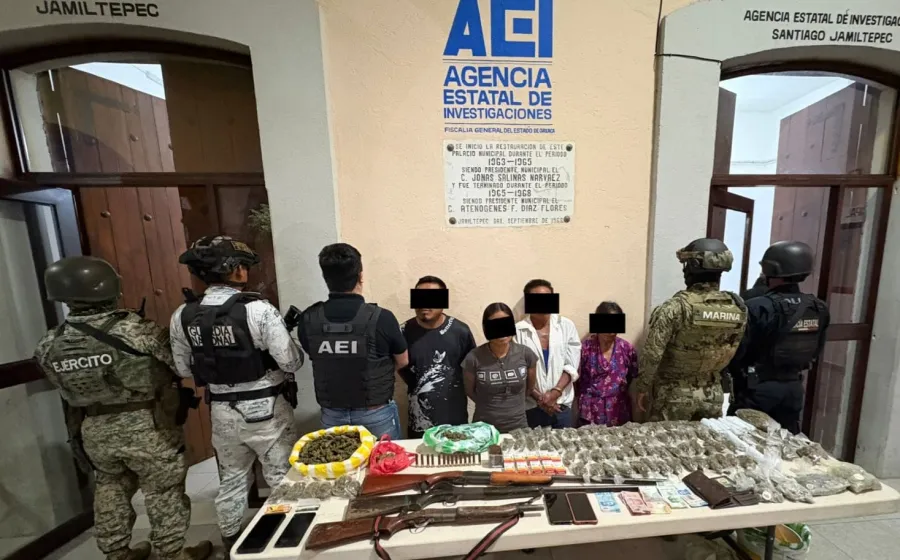 Durante cateos en puntos de narcomenudeo en la Costa: detienen a cuatro, aseguran drogas, armas de fuego y dinero