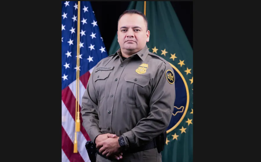 “Ni lo intenten”, fue el mensaje contundente del subjefe interino de la Patrulla Fronteriza, Roberto Domínguez, al desmentir la idea de que aún es sencillo cruzar la frontera entre México y Estados Unidos, como ocurrió en años anteriores.  Domínguez en una conferencia virtual donde estuvo equipo de Frecuencia Informativa 24/60 informó que actualmente más de 10 mil agentes estadounidenses vigilan los cruces irregulares a lo largo de la frontera, con la instrucción de detener y sancionar a toda persona que in