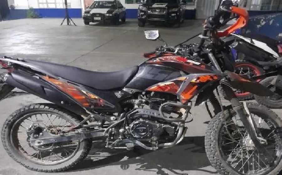 Policía Municipal asegura motocicleta al contar con reporte de robo activo