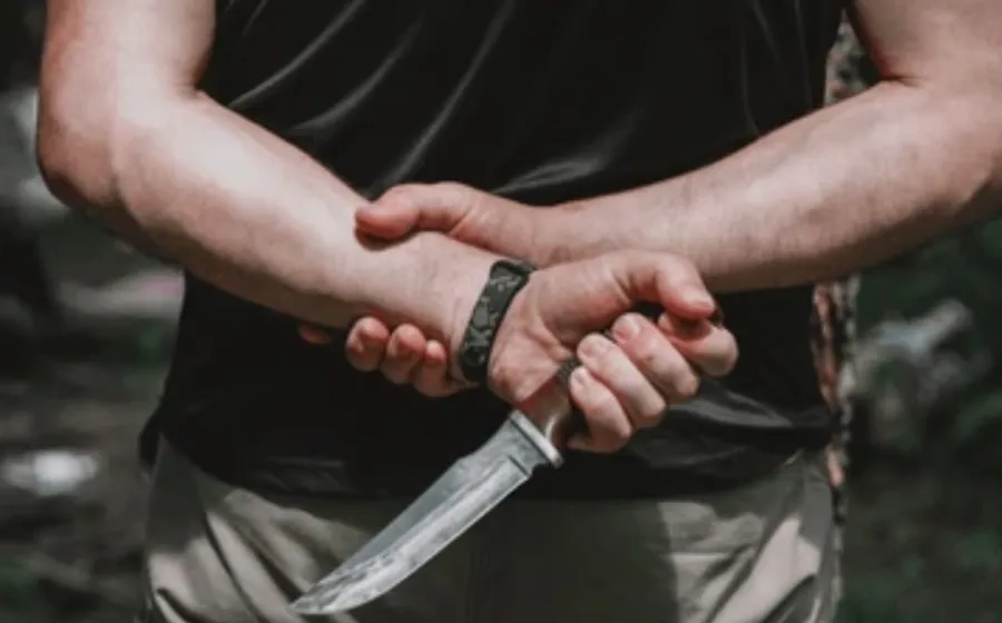 Mujer es vinculada a proceso por intentar lesionar con un cuchillo a su pareja, en Etla