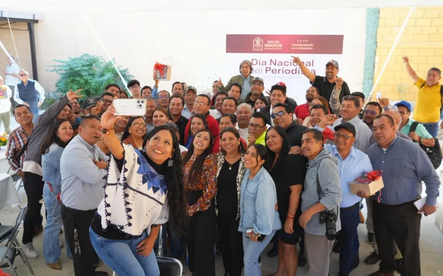 Reconoce Nancy Benítez Zárate labor de periodistas en su día