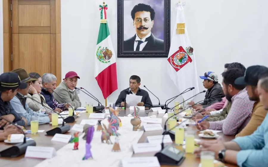 Participa Nino Morales en reunión de trabajo con sorgueros del Istmo