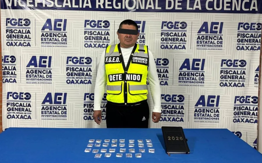 Fiscalía de Oaxaca despliega operativo en punto de venta de cristal y ejecuta orden de cateo