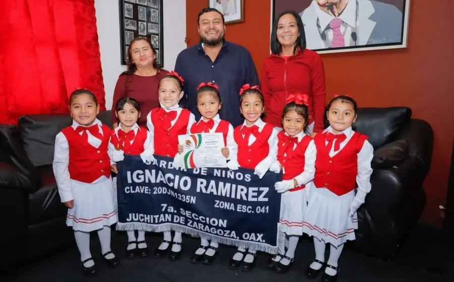 Regresaron triunfantes a Juchitán, ganaron concurso de escoltas
