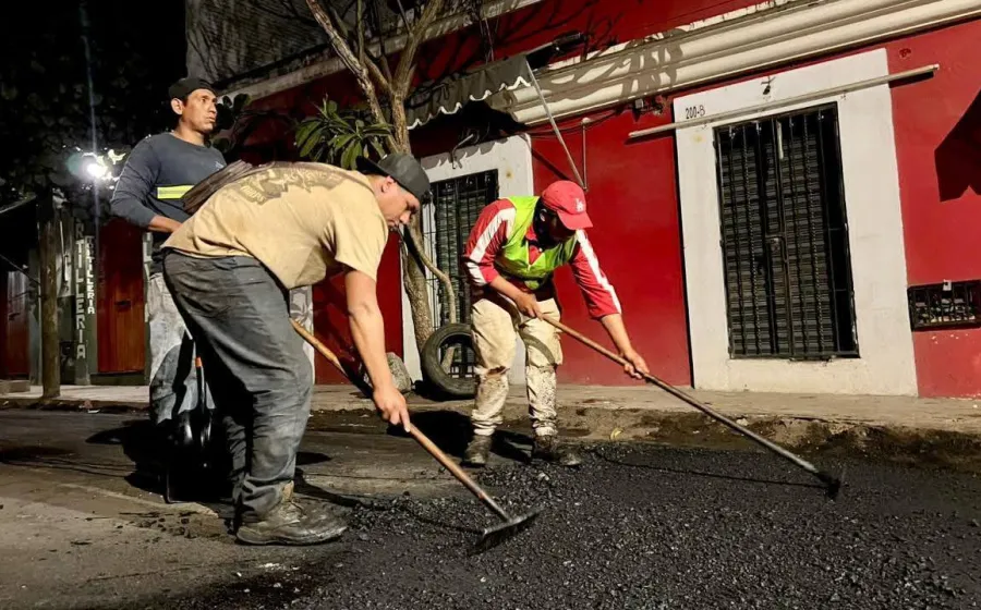 Refuerza Municipio de Oaxaca de Juárez trabajos de bacheo en distintos puntos de la ciudad