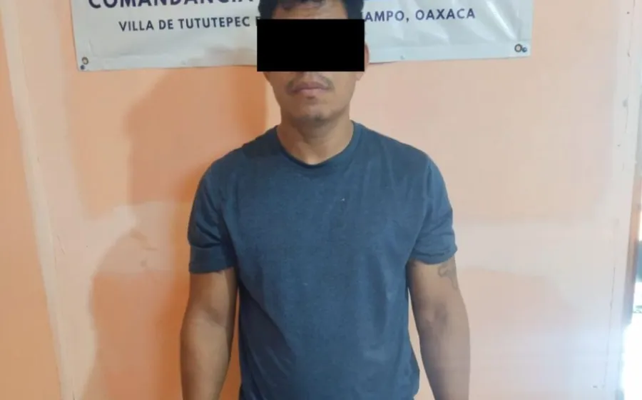 Fiscalía de Oaxaca ejecuta orden de aprehensión contra hombre por agredir a su madre tras conflicto por un terreno en la Costa