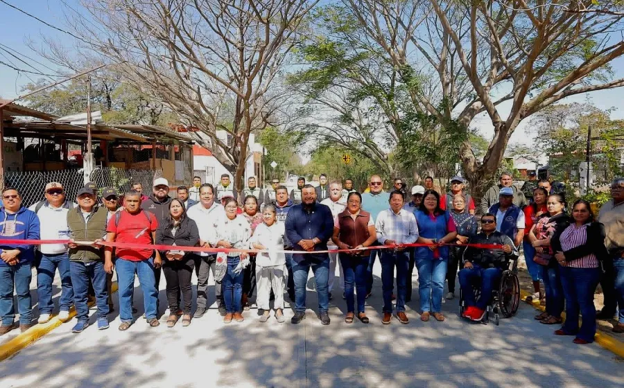 Miguel Sánchez  inaugura segunda etapa de pavimentación del Circuito José F. Gómez en Juchitán