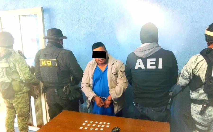 Cateo en punto de narcomenudeo en la Sierra Norte, detienen a una persona y aseguran dosis de droga