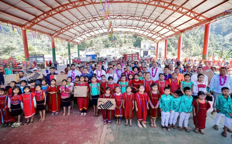 Apoyamos la educación en la región Triqui: Montero Pérez
