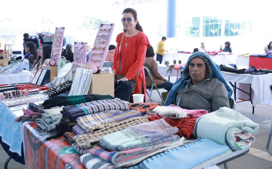 Impulsa Congreso del Estado la economía local con expoventa de artesanías y emprendimiento oaxaqueño