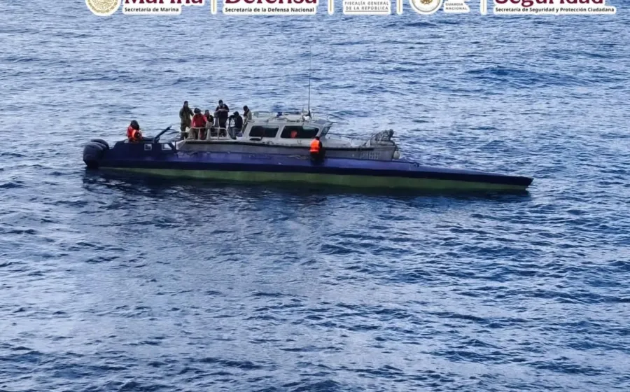 Aseguran semisumergible con presunta cocaína en las costas de Colima