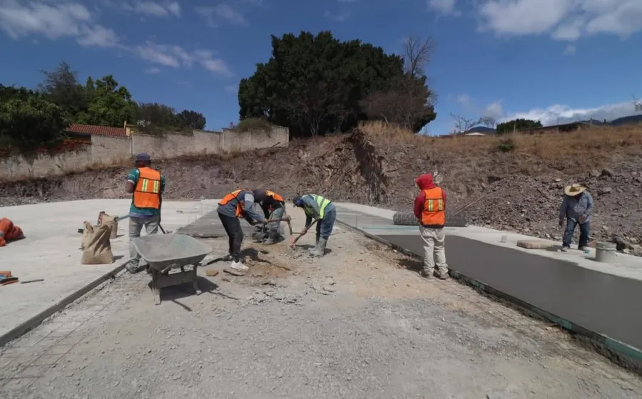 Obras que sí se ven en Oaxaca de Juárez: mejoran escuelas en agencias municipales