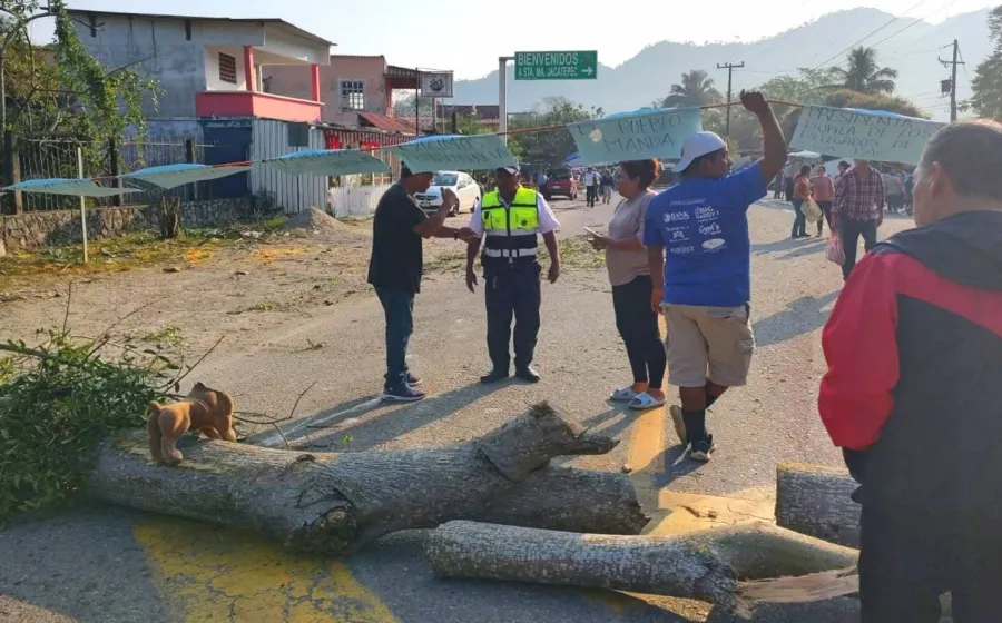 Bloqueo carretero en la 175 Tuxtepec–Oaxaca, cumple 24 horas 