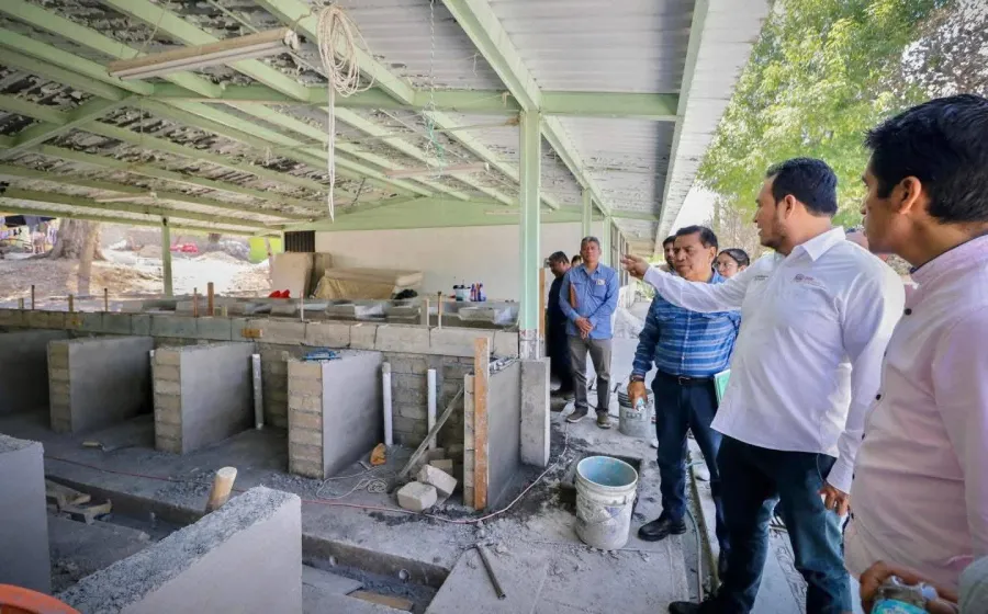 Supervisa Emilio Montero obras en normal de Tamazulapam