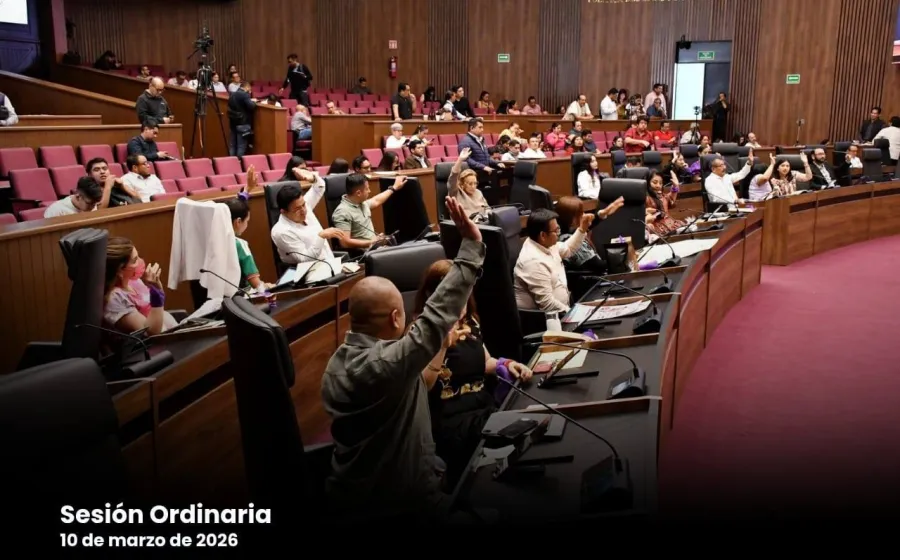 Exhortan al municipio capitalino a revisar permisos para el uso de cajones de estacionamiento en la vía pública