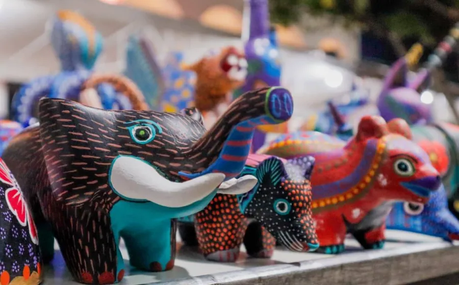 Alebrijes de Arrazola se hacen presentes en los Martes de Brujas 2026 en Xoxocotlán