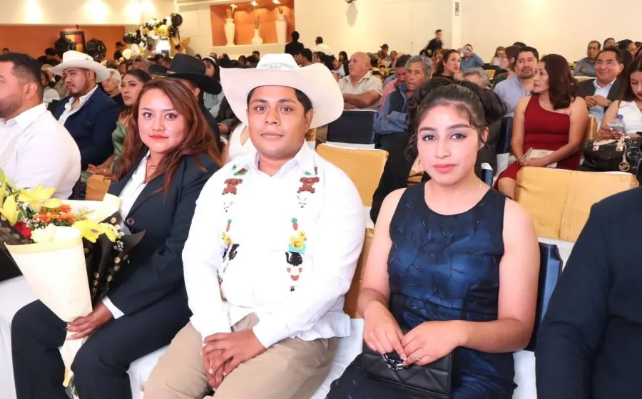 Entrega UABJO profesionales en medicina veterinaria y zootecnia