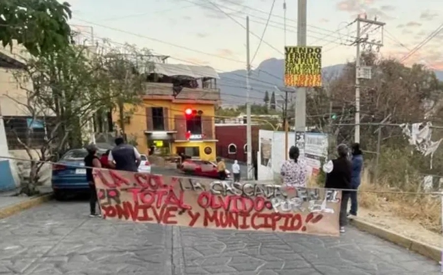 Cierre vial en Col. La Cascada