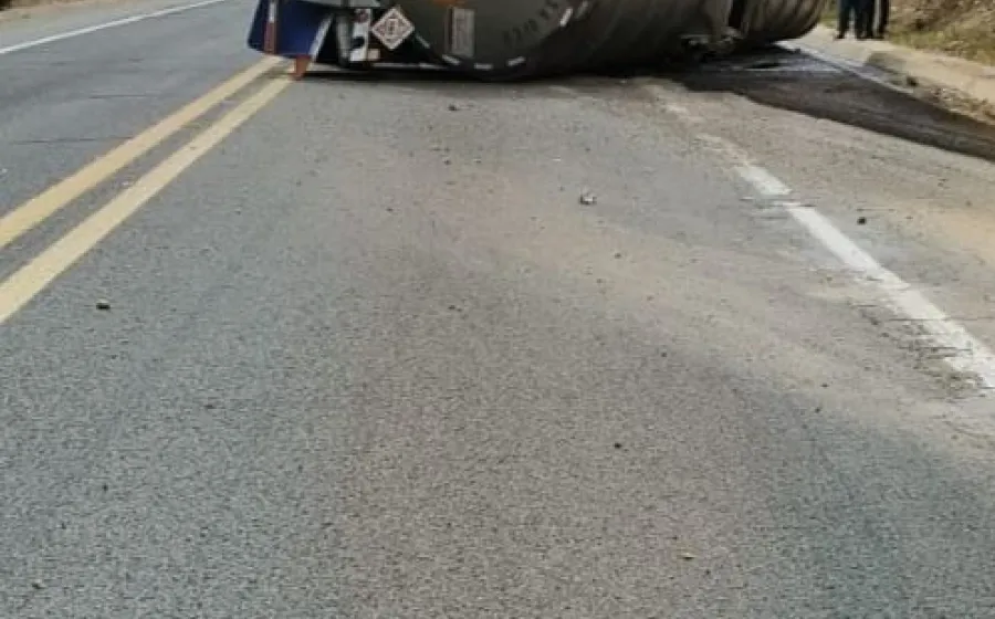 Informa Protección Civil cierre total por accidente en la carretera 135-D Cuacnopalan – Oaxaca   