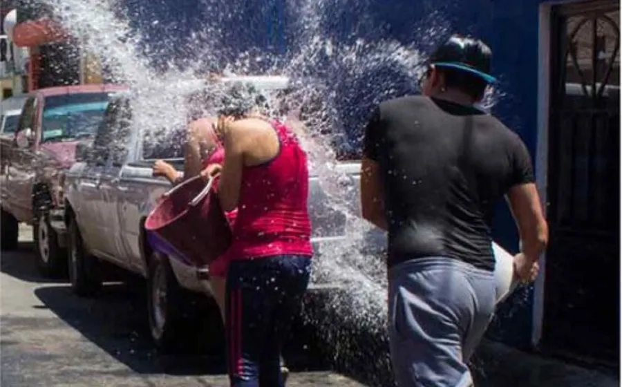 Advierten multas superiores a los 100 mil pesos quien desperdicie agua en este Sábado de Gloria