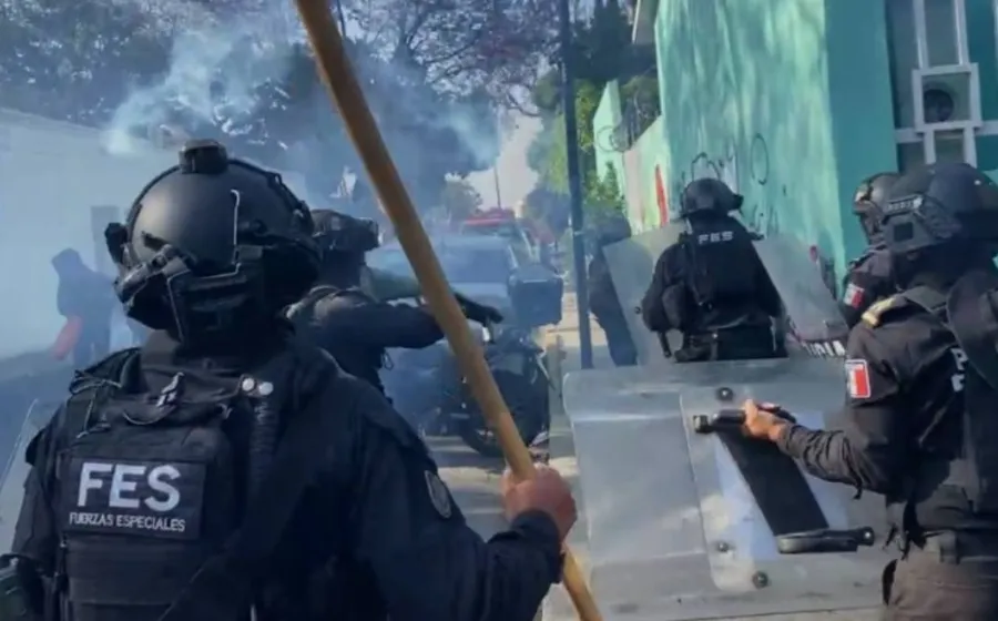 DE PARADOJAS Y UTOPÍAS /  La ley versus chantaje  / RAÚL NATHÁN PÉREZ