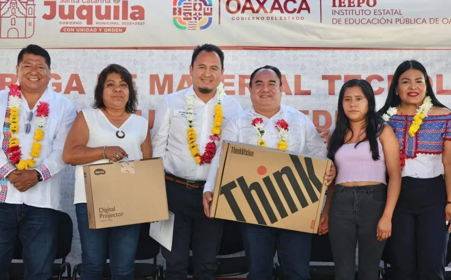 IEEPO entrega equipo tecnológico en Juquila