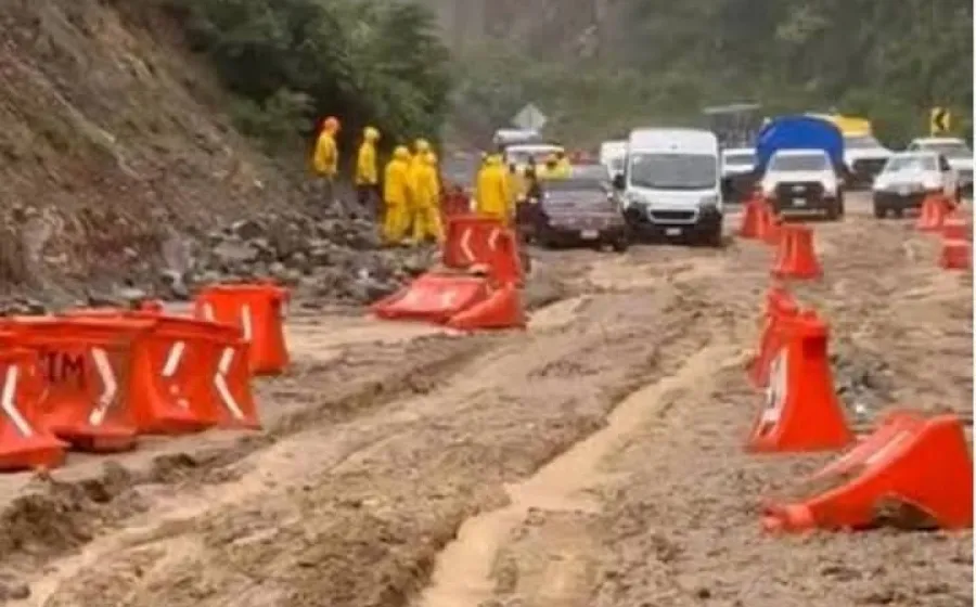 DE PARADOJAS Y UTOPÍAS / Nuestras vías terrestres: Un fiasco / RAÚL NATHÁN PÉREZ 