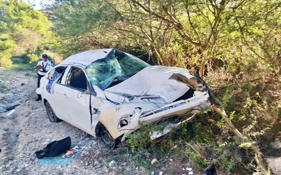 Muere joven en volcadura sobre el libramiento a Ocotlán