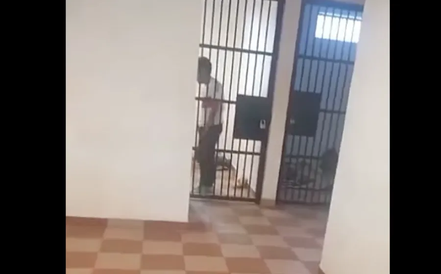 En la Sierra Mixe, en Tlahuitoltepec destruyen vivienda y encarcelan a adultos mayores