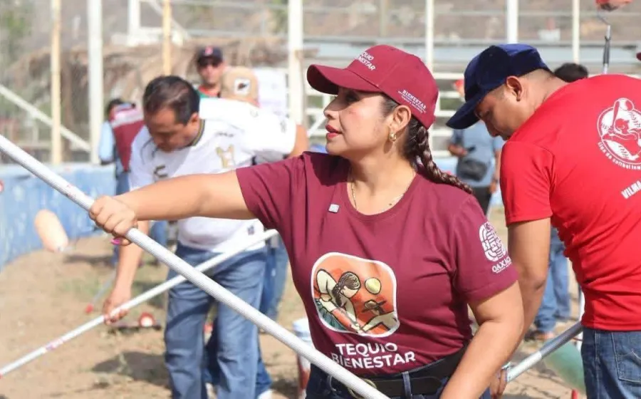 Encabeza Vilma Martínez Cortés Tequio Bienestar en Santa María Mixtequilla para rescatar espacios comunitarios.