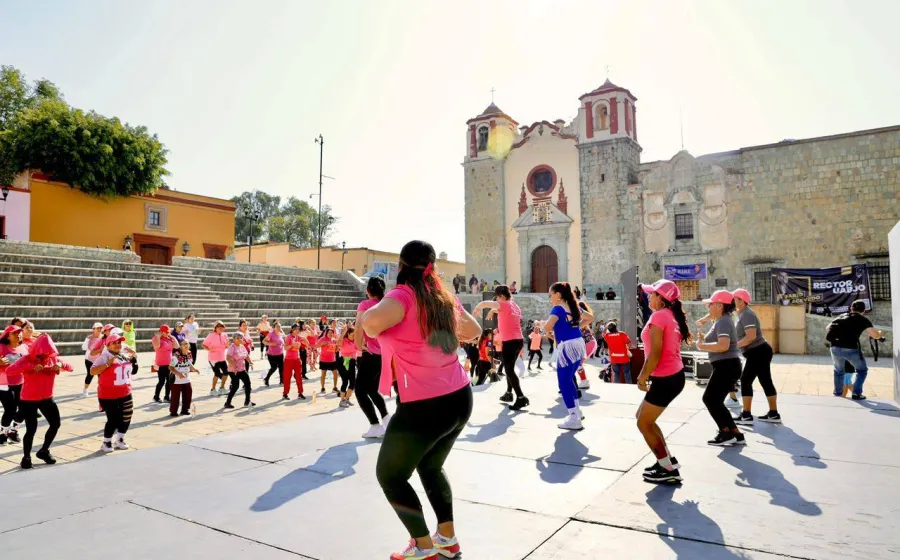 Mamás de Oaxaca de Juárez celebran su día con alegría, energía y mucho corazón