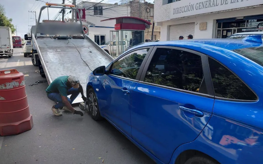 Asegura Policía Vial Estatal unidad de motor con reporte de robo en la capital oaxaqueña 