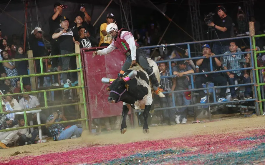 Xoxocotlán vibra con adrenalina y música en el espectacular Jaripeo Baile 2026